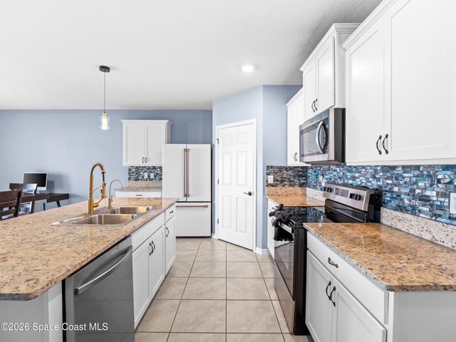1814 Farmhouse Road SE, Palm Bay, FL 32909