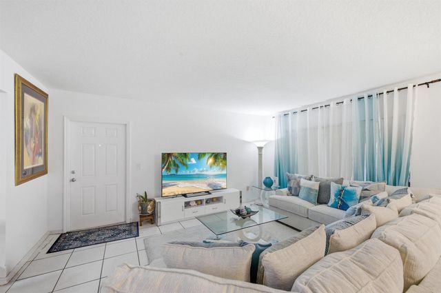 105 Weybridge Circle A, Royal Palm Beach, FL 33411