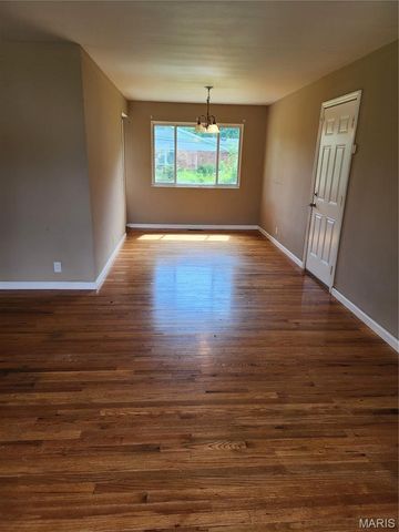 2960 Devonshire Drive, Florissant, MO 63033