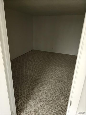 2960 Devonshire Drive, Florissant, MO 63033