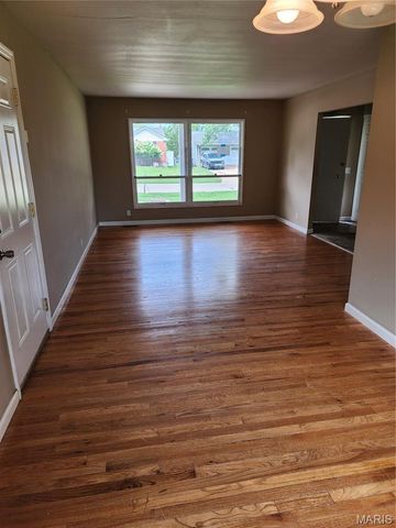 2960 Devonshire Drive, Florissant, MO 63033