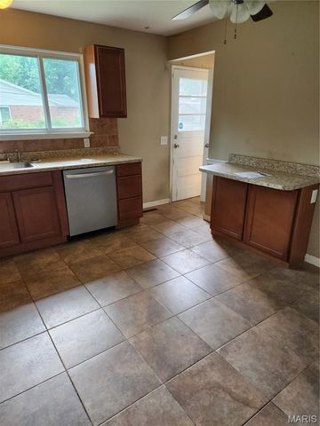 2960 Devonshire Drive, Florissant, MO 63033