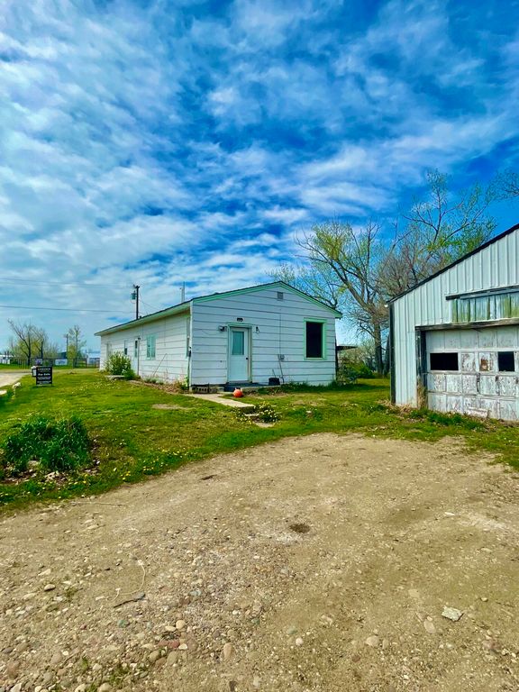 200 Cleveland Rd, Chinook, MT 59523