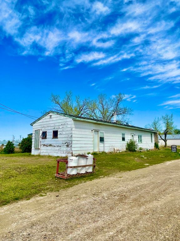 200 Cleveland Rd, Chinook, MT 59523 photo 4