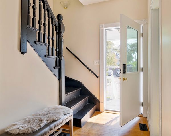 87 College Ave 87, Medford, MA 02155