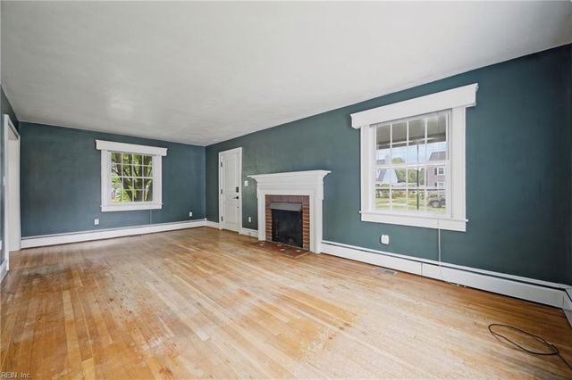 5 Willoughby PL, Hampton, VA 23661