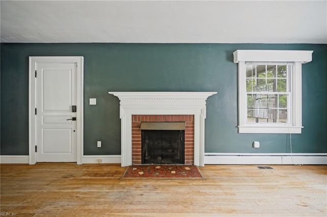 5 Willoughby PL, Hampton, VA 23661