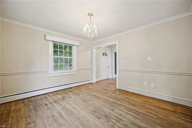 5 Willoughby PL, Hampton, VA 23661
