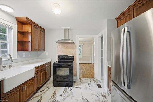 5 Willoughby PL, Hampton, VA 23661