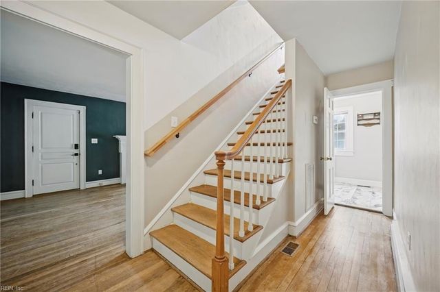 5 Willoughby PL, Hampton, VA 23661
