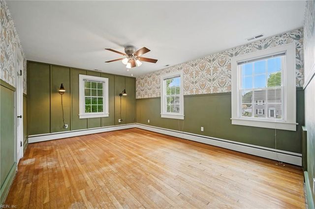 5 Willoughby PL, Hampton, VA 23661