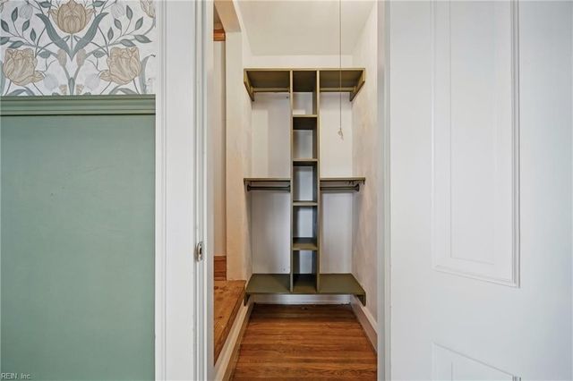 5 Willoughby PL, Hampton, VA 23661