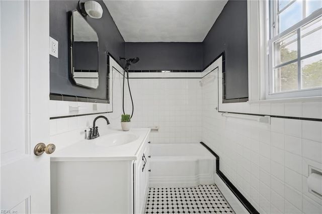 5 Willoughby PL, Hampton, VA 23661