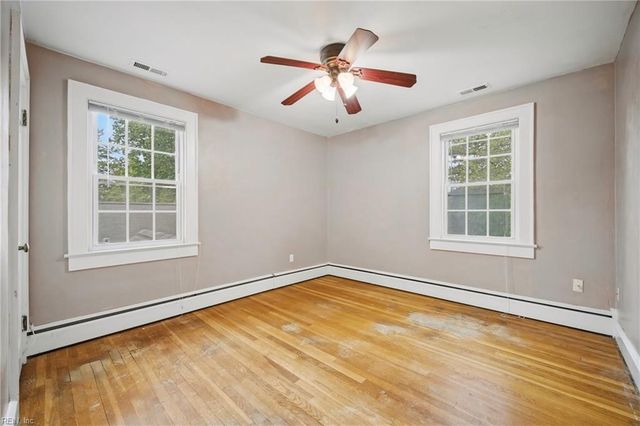 5 Willoughby PL, Hampton, VA 23661