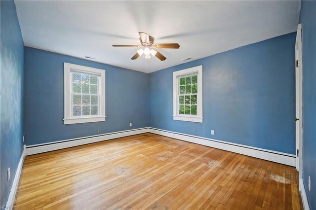 5 Willoughby PL, Hampton, VA 23661