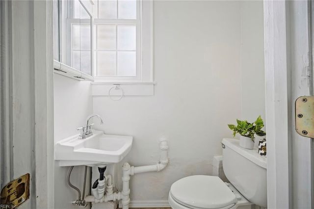 5 Willoughby PL, Hampton, VA 23661