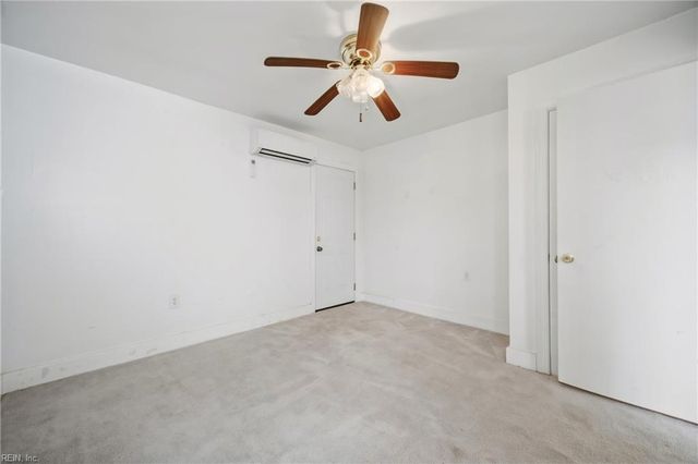 5 Willoughby PL, Hampton, VA 23661