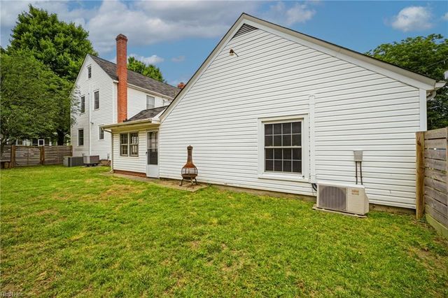 5 Willoughby PL, Hampton, VA 23661