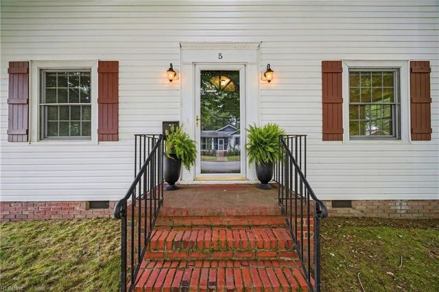 5 Willoughby PL, Hampton, VA 23661