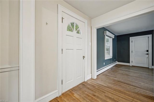 5 Willoughby PL, Hampton, VA 23661