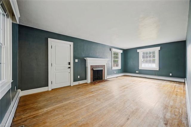 5 Willoughby PL, Hampton, VA 23661
