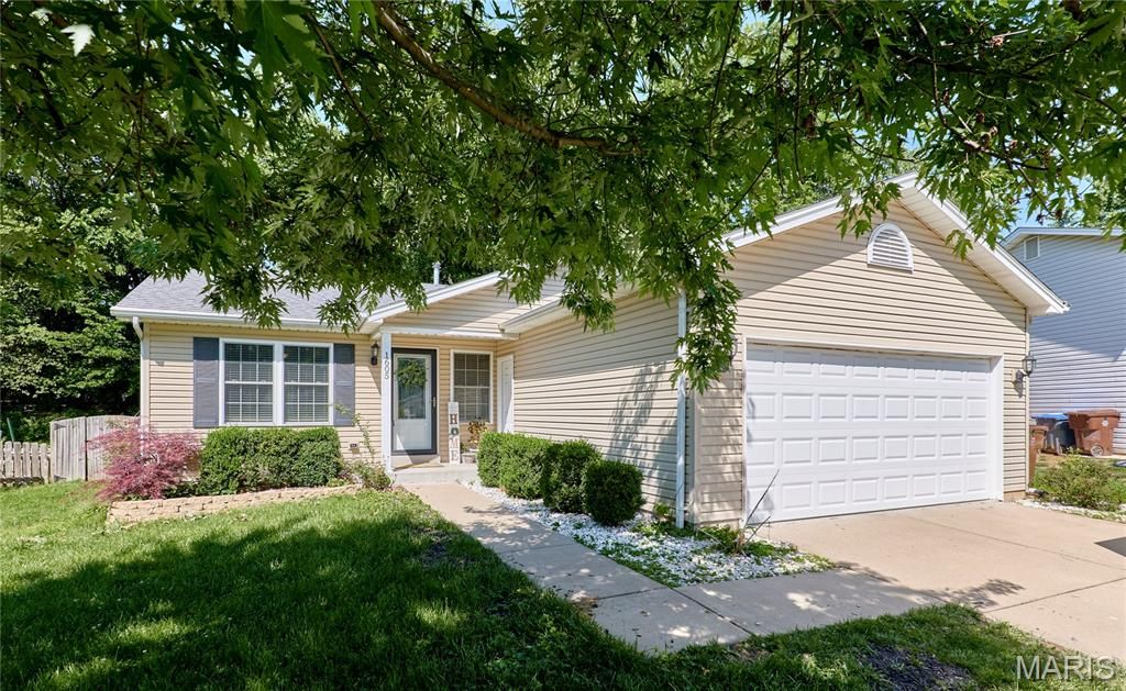 1605 Fairwood Forest Drive, St Peters, MO 63376