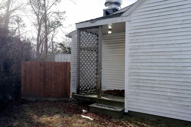 116 Sconticut Neck Rd, Fairhaven, MA 02719