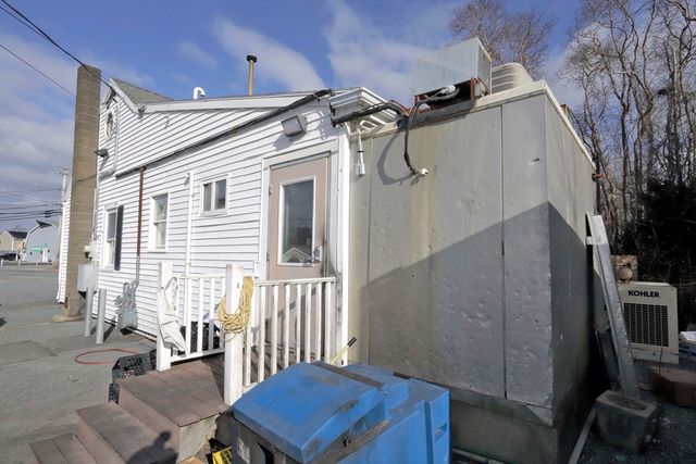 116 Sconticut Neck Rd, Fairhaven, MA 02719