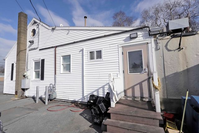 116 Sconticut Neck Rd, Fairhaven, MA 02719