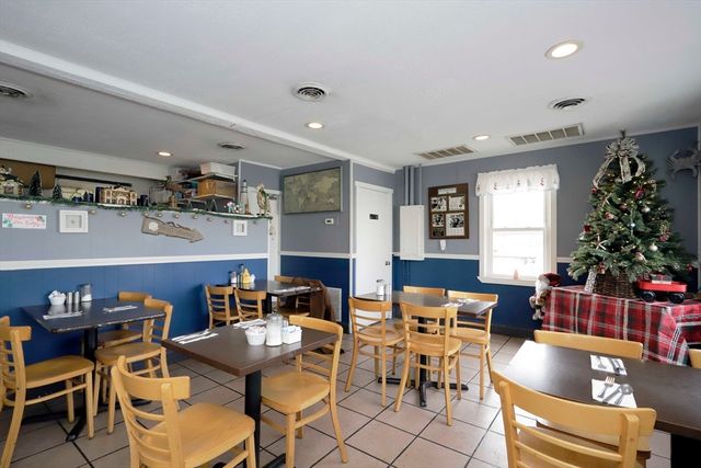116 Sconticut Neck Rd, Fairhaven, MA 02719