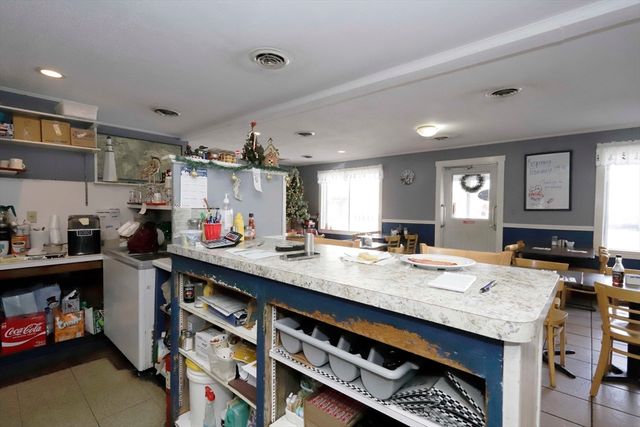 116 Sconticut Neck Rd, Fairhaven, MA 02719