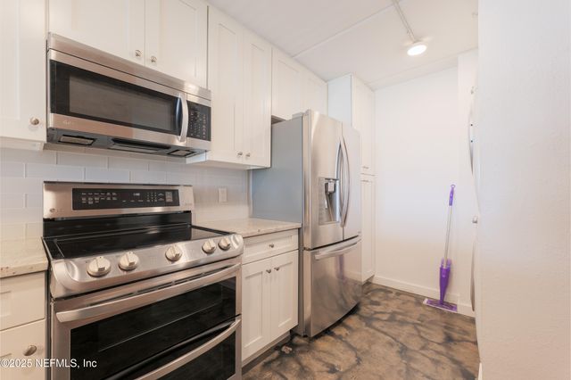 275 1ST Street S 102, Jacksonville Beach, FL 32250