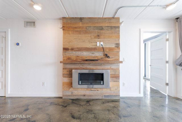 275 1ST Street S 102, Jacksonville Beach, FL 32250