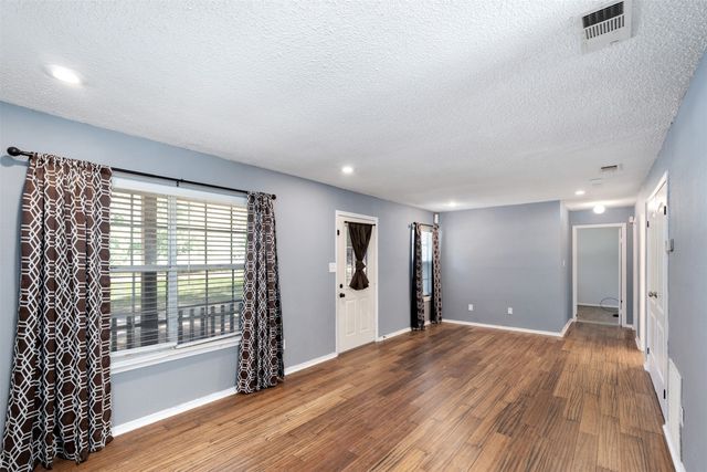 217 Pierce Drive, Mabank, TX 75156