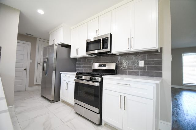 1422 Addington Street, Irving, TX 75062
