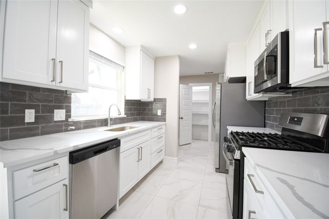 1422 Addington Street, Irving, TX 75062