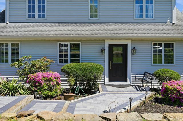 19 Hillside Avenue, Northport, NY 11768
