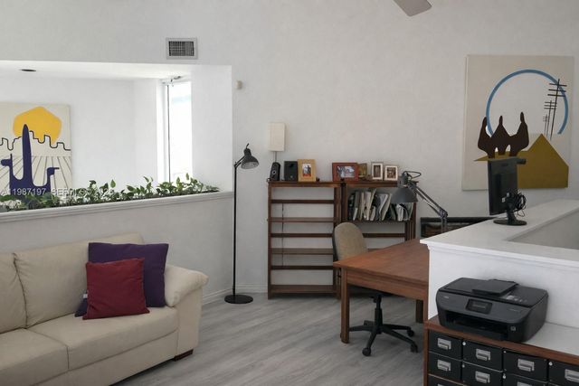 3151 Freeman St, Miami, FL 33133