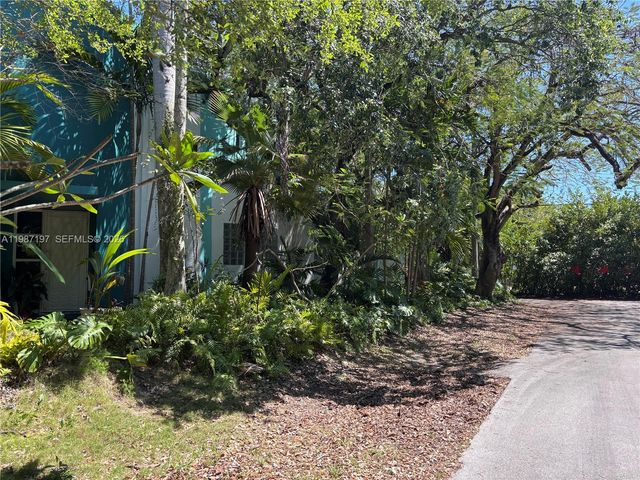 3151 Freeman St, Miami, FL 33133