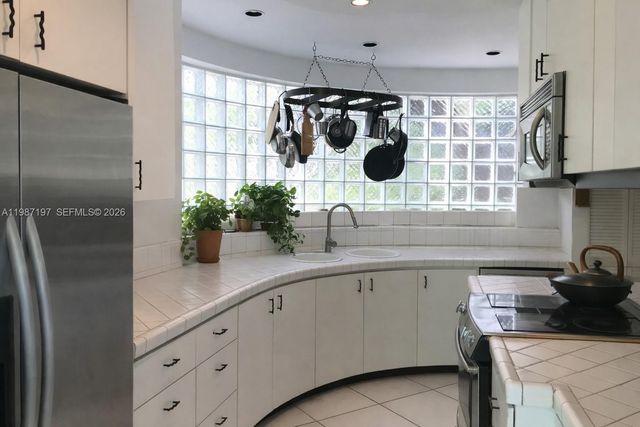 3151 Freeman St, Miami, FL 33133