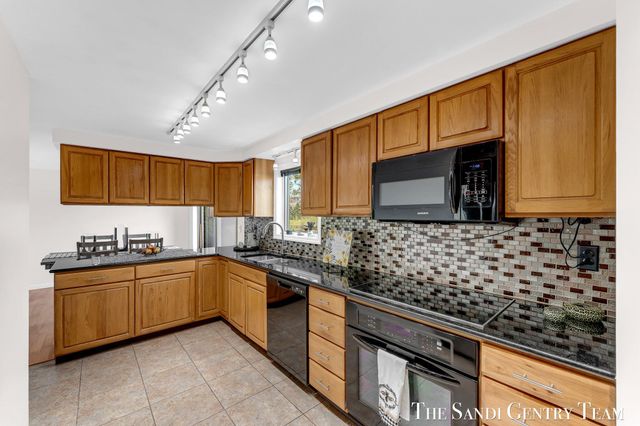 17083 Spahr Street, Ferrysburg City, MI 49456