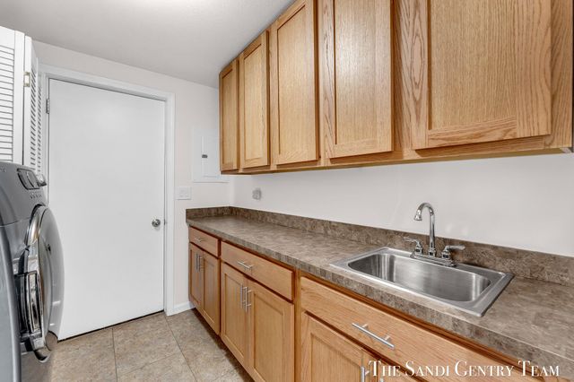 17083 Spahr Street, Ferrysburg City, MI 49456