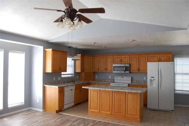 5711 Cedar Valley Drive, Poplar Bluff, MO 63901