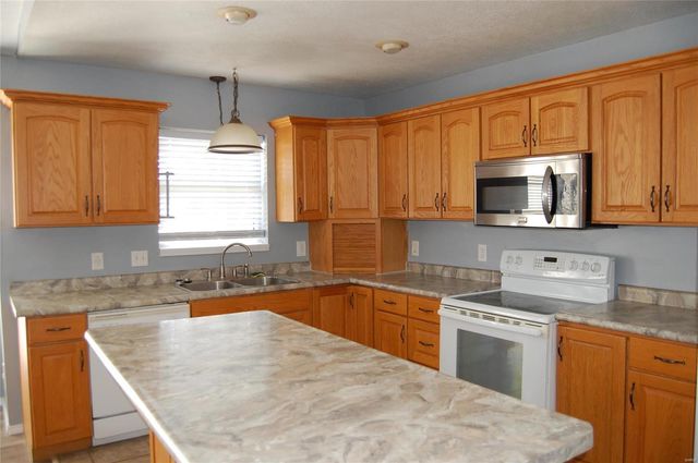 5711 Cedar Valley Drive, Poplar Bluff, MO 63901