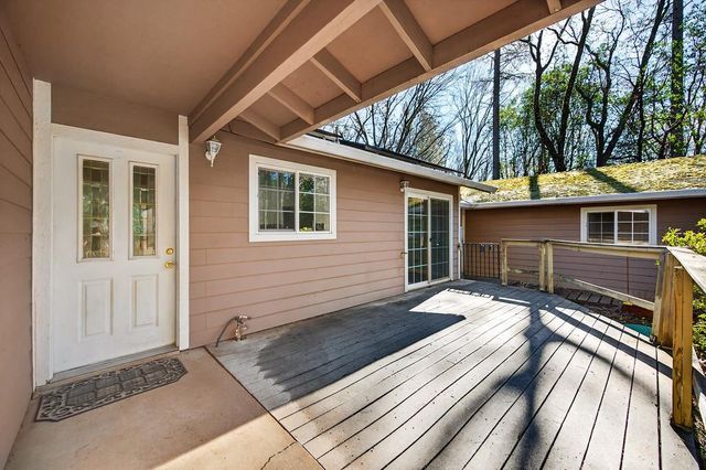 5897 Silverleaf Dr, Foresthill, CA 95631