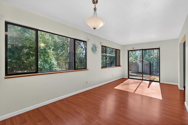 5897 Silverleaf Dr, Foresthill, CA 95631