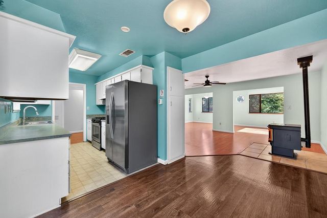 5897 Silverleaf Dr, Foresthill, CA 95631