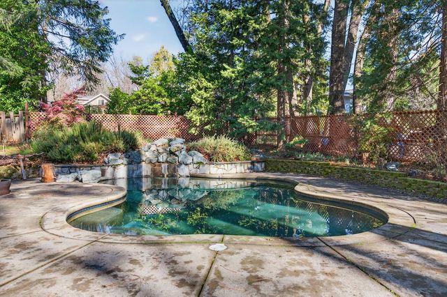 5897 Silverleaf Dr, Foresthill, CA 95631