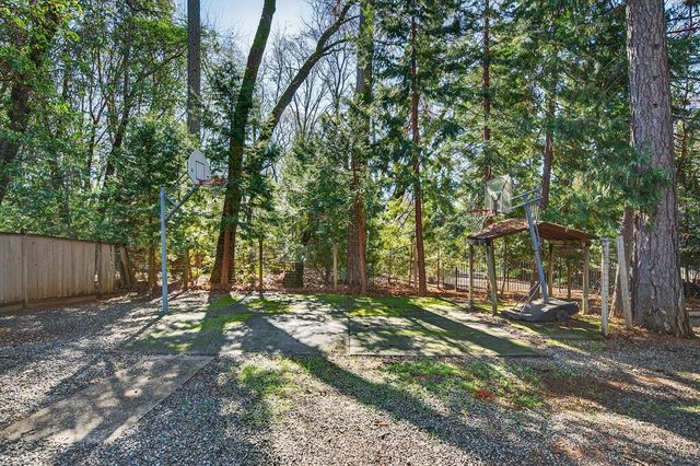 5897 Silverleaf Dr, Foresthill, CA 95631