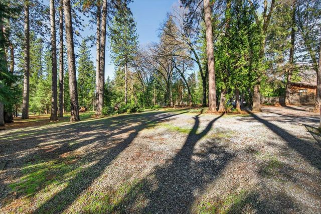 5897 Silverleaf Dr, Foresthill, CA 95631